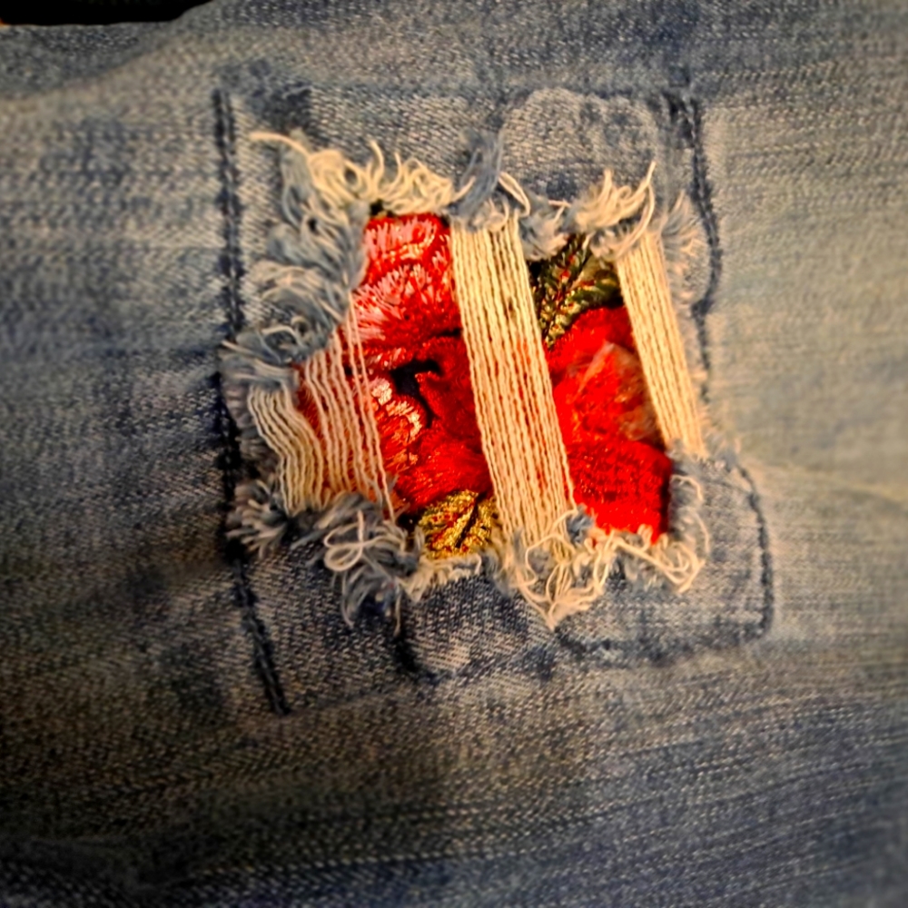 WOMENS  FADED GLORY CROPPED PATCHED JEANS 22W